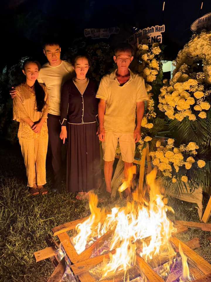 Đám tang mẹ vợ Lê Dương Bảo Lâm thu hút sự quan tâm của khán giả.