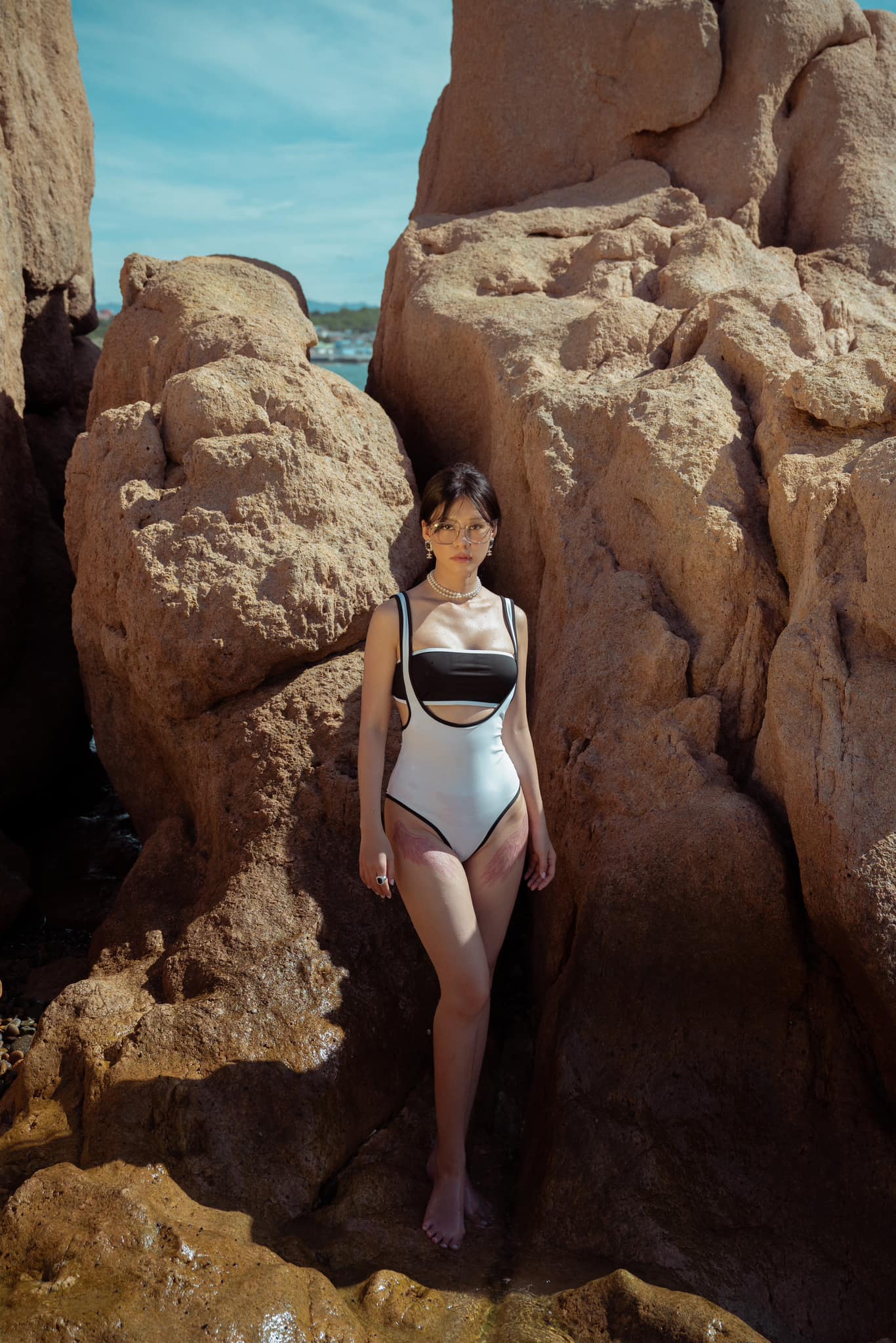 Bạn gái đạo diễn Nguyễn Quang Dũng mặc monokini quyến rũ nhất từ trước đến nay - 1