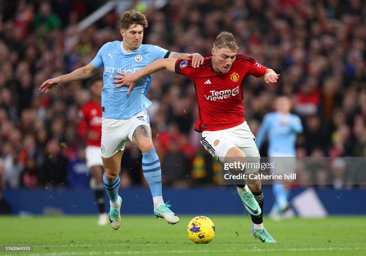 MU (áo đỏ) thua đậm trước Man City