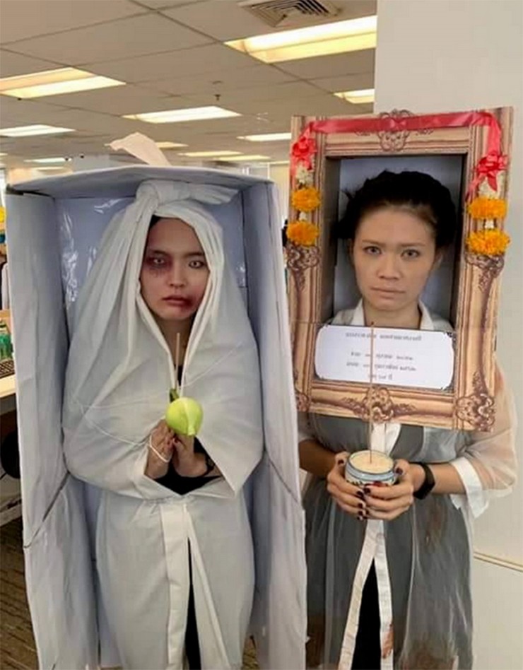 Ý tưởng hóa trang chơi Halloween không đụng hàng.
