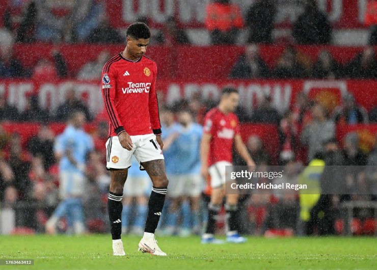 Rashford chơi cực tệ ở derby Manchester