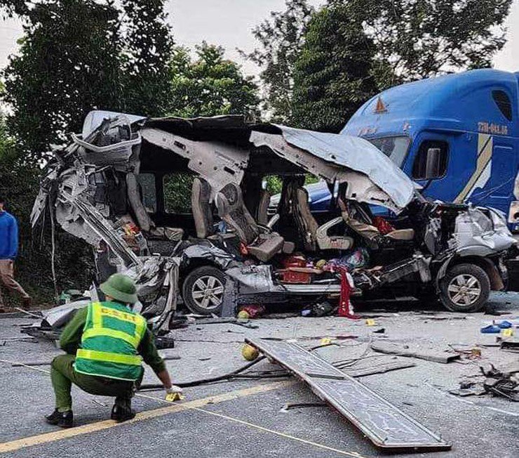Tài xế lái ô tô 16 chỗ kể lại phút xe tông liên hoàn khiến 5 người tử vong - 1