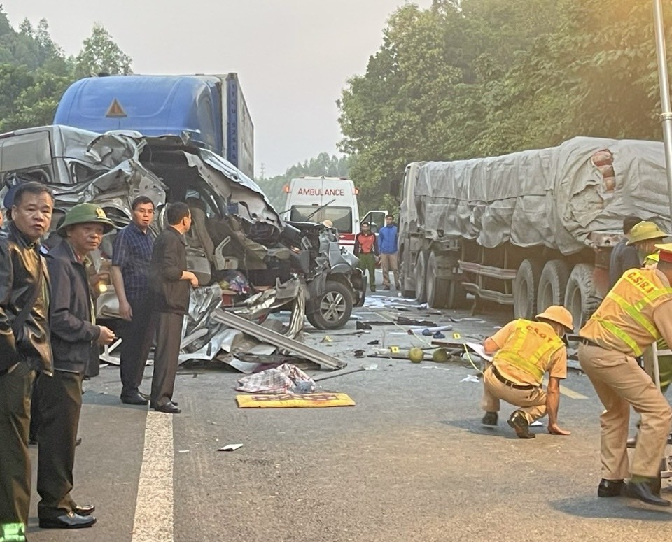 Ám ảnh hiện trường vụ tai nạn xe khách 5 người tử vong ở Lạng Sơn - 2