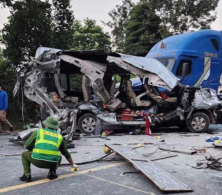 Ám ảnh hiện trường vụ tai nạn xe khách 5 người tử vong ở Lạng Sơn - 6