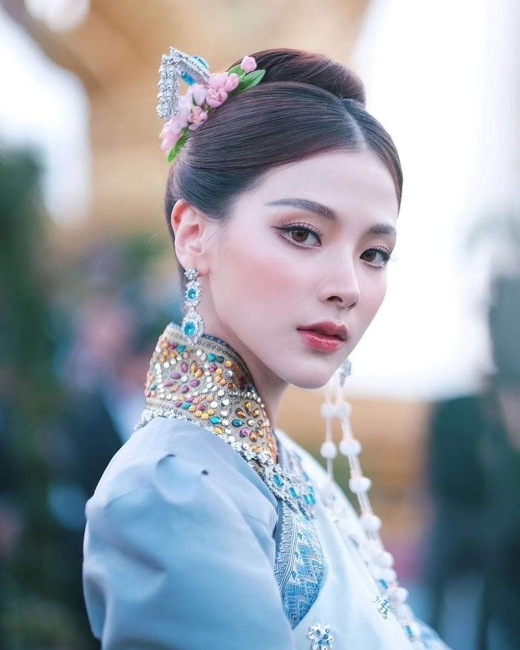 Baifern diện trang phục truyền thống, biểu diễn múa tại&nbsp;lễ hội&nbsp;Naga Fire: Miracle of Faith 2023.