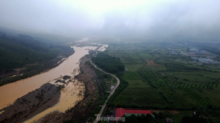  Đại diện nhà máy thủy điện Hố Hô cho biết, đơn vị đã chủ động cập nhật tình hình, thông báo rộng rãi   về điều tiết nước hồ chứa để mọi người chủ động phòng tránh, ứng phó kịp thời.  