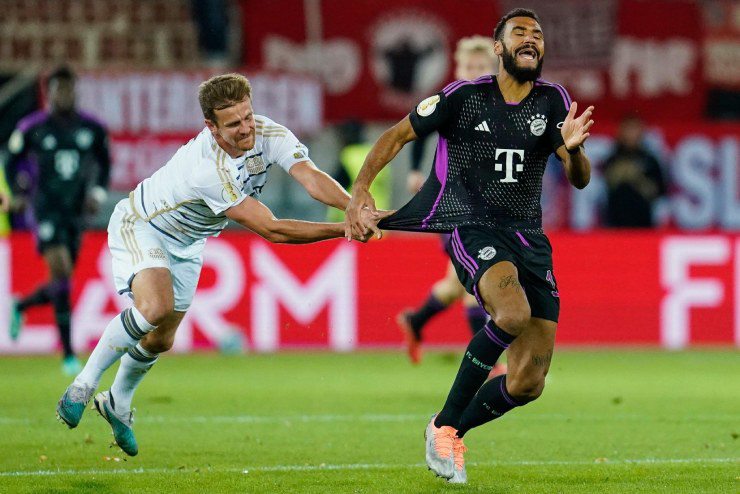 Bayern Munich thua sốc đội hạng 3 Saarbrucken