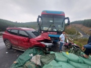 Tin tức trong ngày - Tai nạn trên cao tốc Cam Lộ - La Sơn, 2 người bị thương, nhiều phương tiện hư hỏng