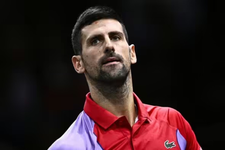 Nole gặp khó khăn ở vòng 3 Paris Masters vì căn bệnh tiêu hóa