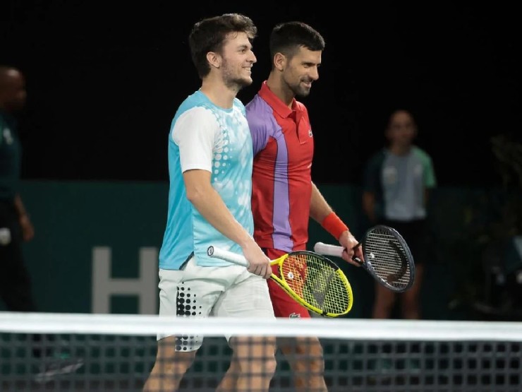 Djokovic và đồng đội rút lui trong khi khán giả không hề hay biết