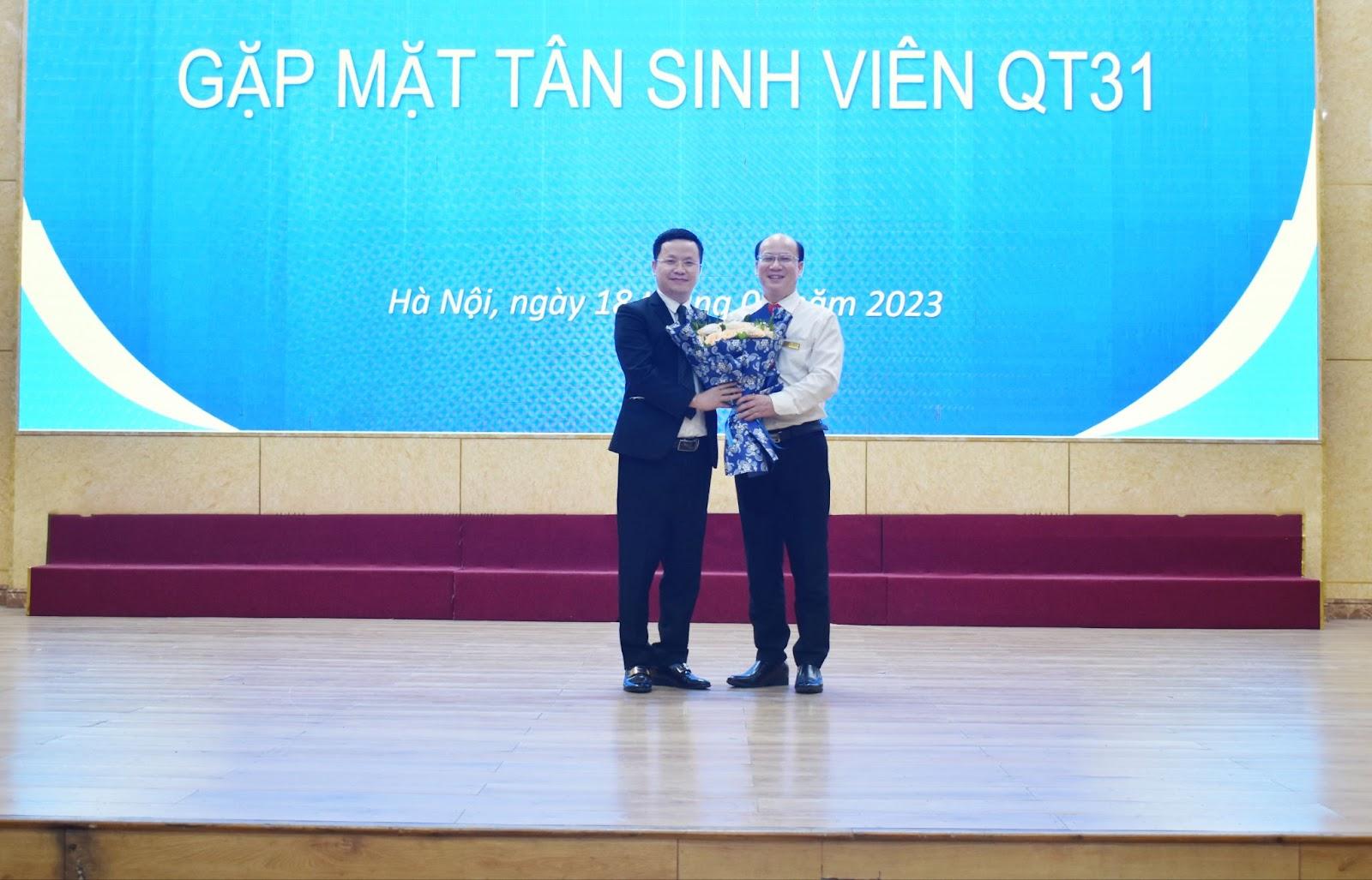 CEO Tony Vũ - Nhà sáng lập Job3s.vn truyền cảm hứng đến tân sinh viên trước thềm năm học mới