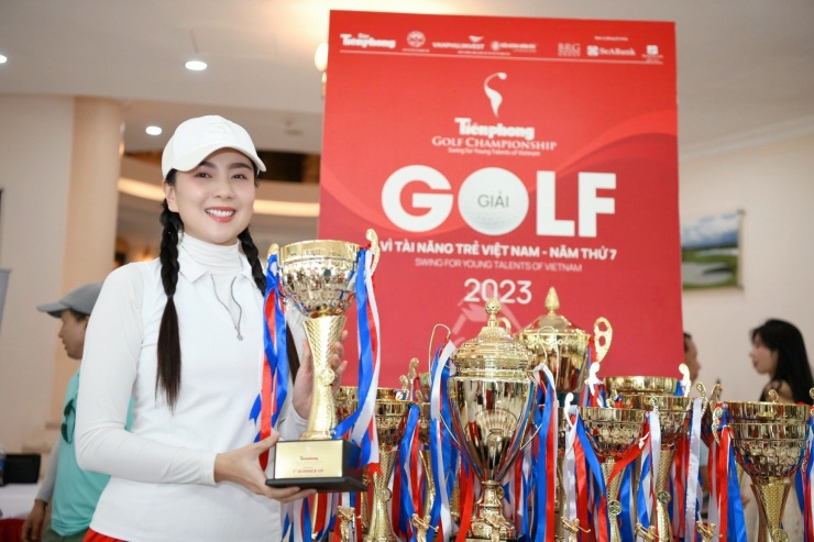 Top 3 Hoa hậu Việt Nam 2022 khoe sắc tại Tiền Phong Golf Championship - 13