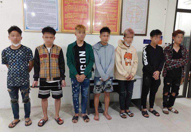 Cảnh sát hóa trang bắt giữ hàng loạt quái xế gây náo loạn đường phố Hà Nội trong đêm - 4