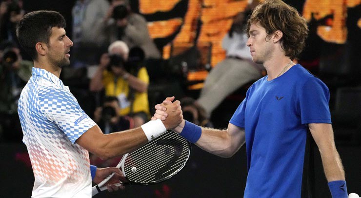 Djokovic (trái) xuất sắc hạ Rublev