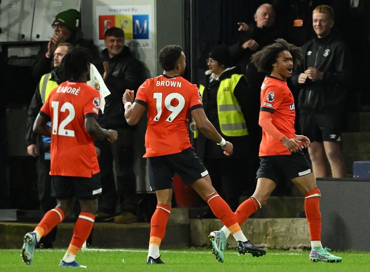 Luton Town gây bất ngờ trước Liverpool