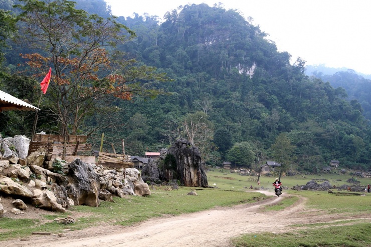 Ngôi làng không sóng điện thoại, không điện lưới nhưng du khách nào đến cũng mê - 8