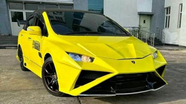 Honda Civic trang trí phong cách siêu xe Lamborghini - 1