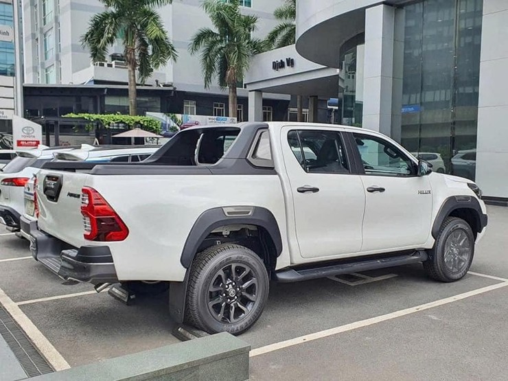 Toyota Hilux 2024 được đại lý nhận cọc, giá dự kiến rẻ hơn cả trăm triệu đồng - 3