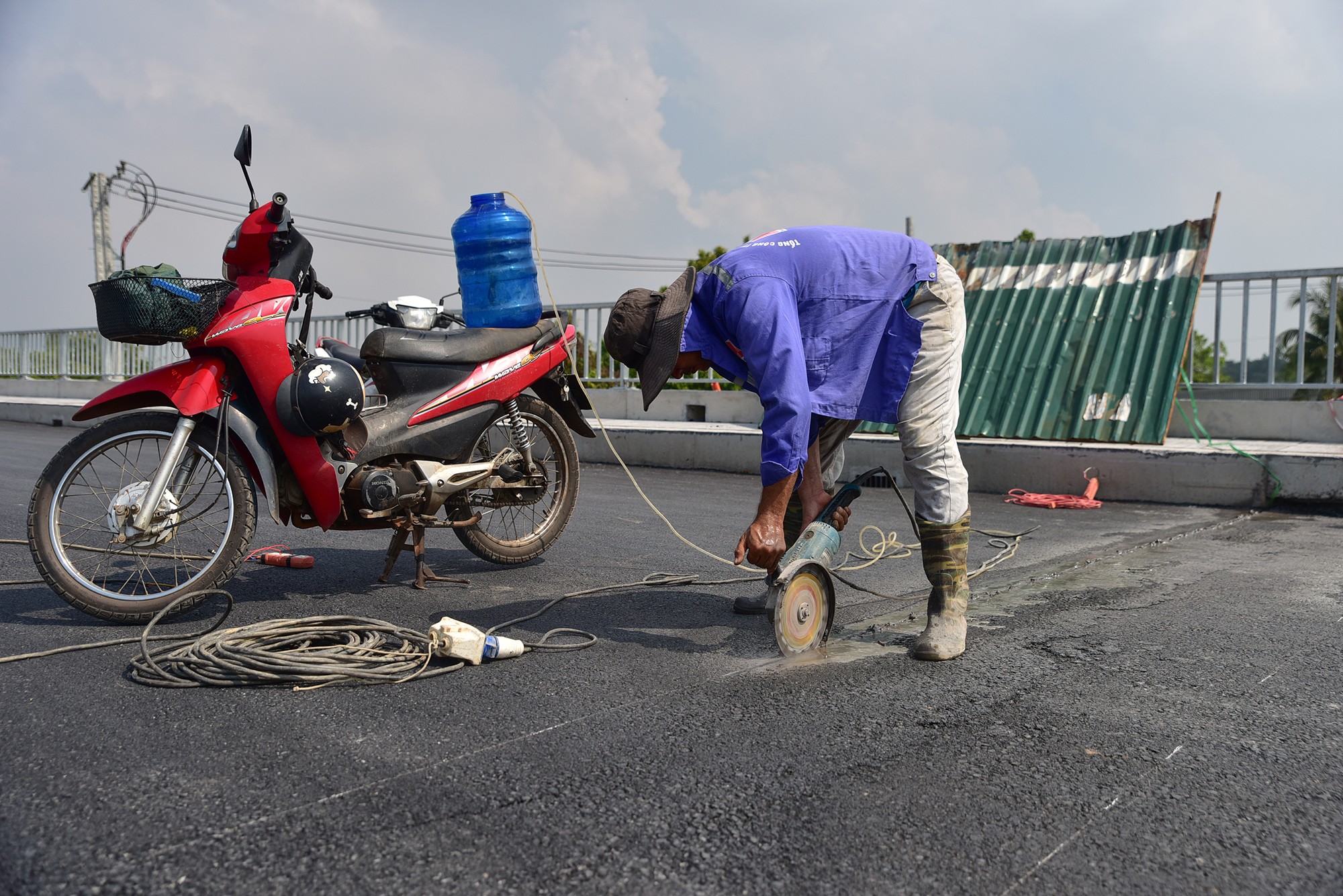 Sau nhiều năm “đứng hình”, cầu trăm tỷ ở Thủ Đức sắp được thông xe - 11