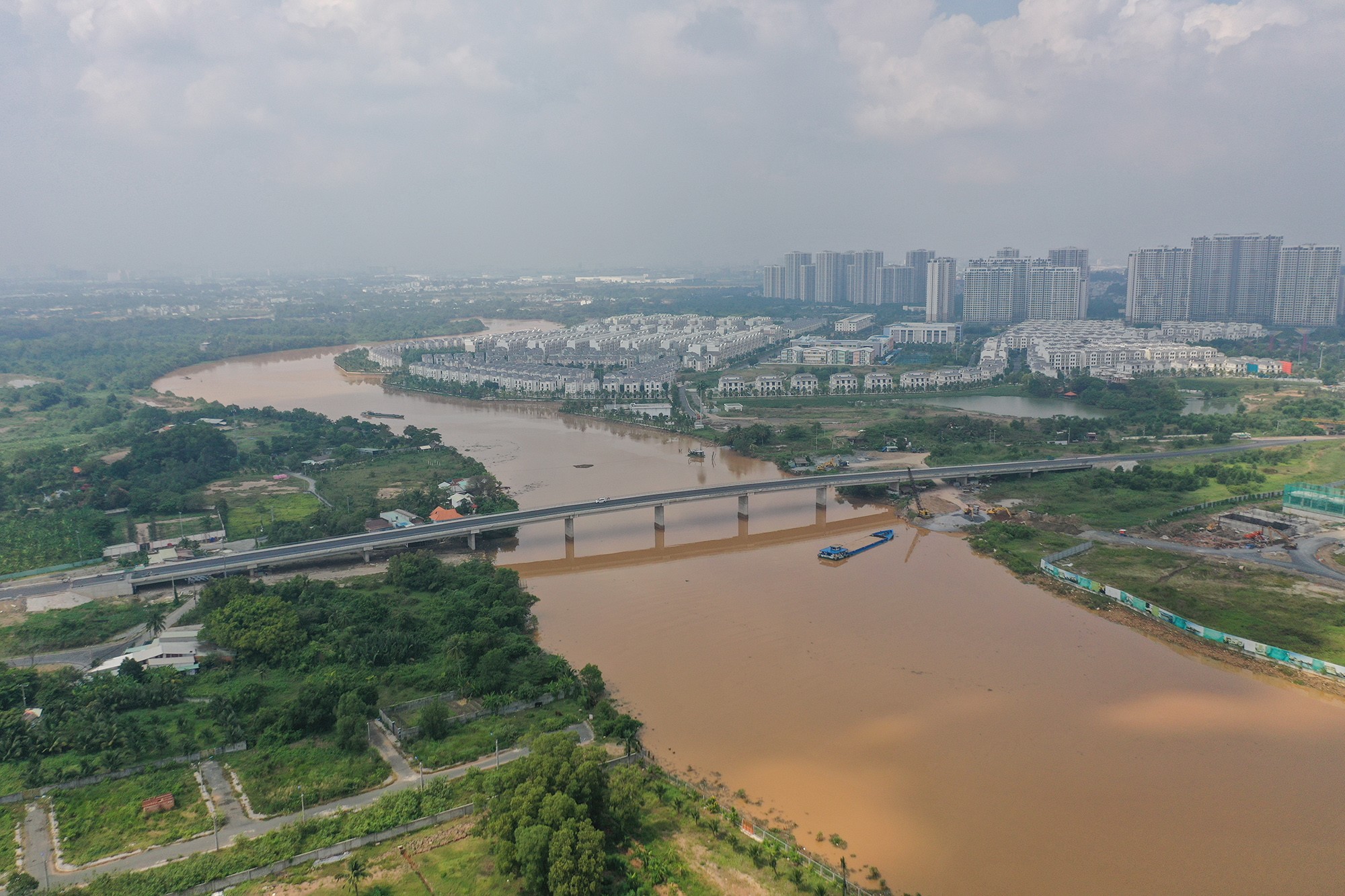 Cây cầu góp phần chia sẻ áp lực giao thông của khu vực, thay đổi diện mạo đô thị TP.Thủ Đức.