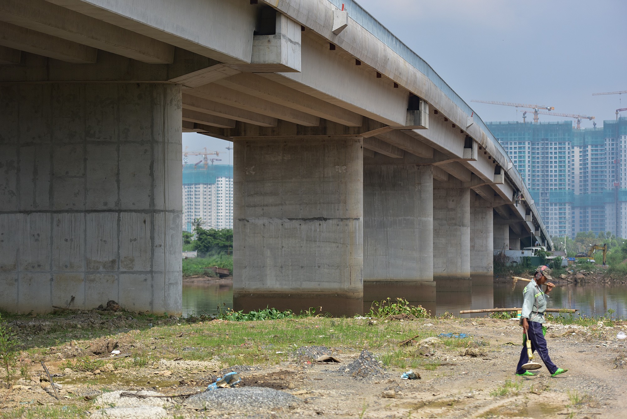 Công trình có tĩnh không thông thuyền cao 8m, tạo điều kiện cho các phương tiện vận chuyển đường sông lưu thông dễ dàng hơn.