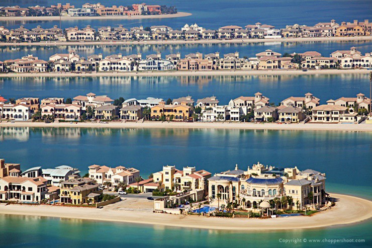 Đảo&nbsp;cọ&nbsp;Palm Jumeirah ở Dubai (UAE) có hình dáng như tán lá cọ, độc đáo bậc nhất thế giới.
