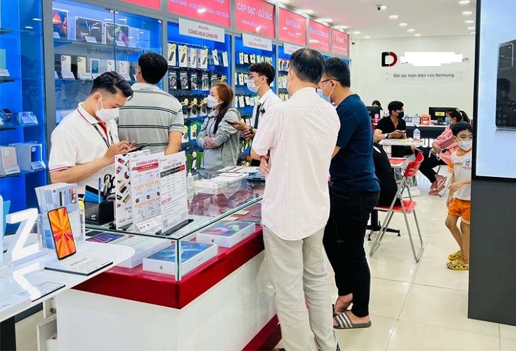 Điện thoại thông minh giảm giá “sập sàn” dịp cuối năm, có mẫu giảm tới 50% - 2