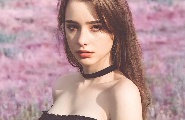 Dasha Taran là người đẹp lai hai dòng máu Nga và Ukraine, hiện đang làm người mẫu, beauty blogger chuyên chia sẻ cách trang điểm, làm đẹp.
