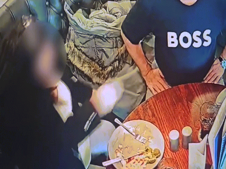 Cô gái tự dở trò với đĩa thức ăn của mình rồi vu oan cho nhà hàng, bất ngờ ở cuối clip
