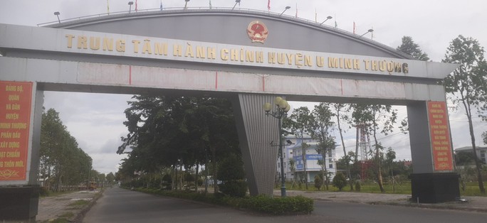 Kiên Giang: Khởi tố 3 cựu lãnh đạo huyện, bắt giam 10 người - 2