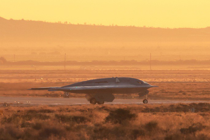 B-21 Raider có chi phí ước tính 700 triệu USD/chiếc. Ảnh: Reuters