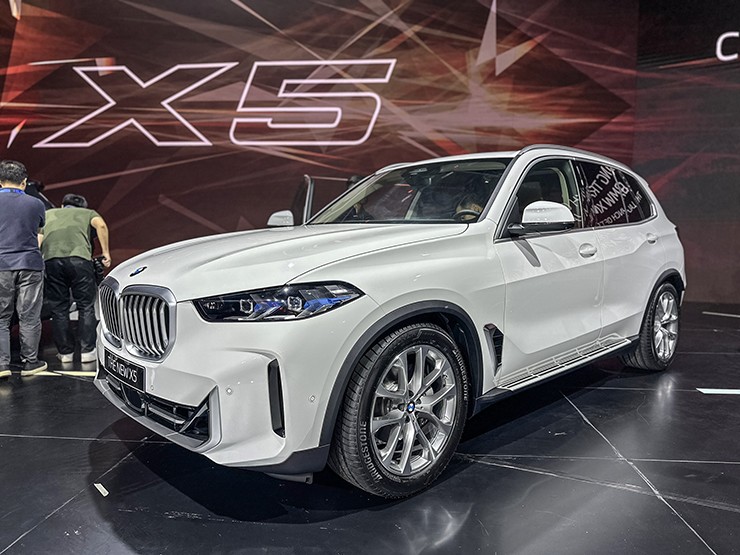 Bộ đôi xe SUV BMW X5 và XM hoàn toàn mới ra mắt thị trường Việt, giá bán từ 3.1 tỷ đồng - 1