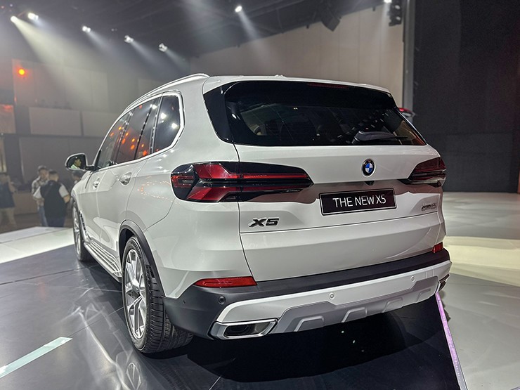 Bộ đôi xe SUV BMW X5 và XM hoàn toàn mới ra mắt thị trường Việt, giá bán từ 3.1 tỷ đồng - 2