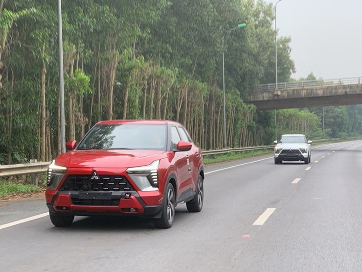Mitsubishi XForce lần đầu tiên lăn bánh trên đường phố Hà Nội