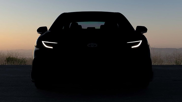 Toyota tung ảnh "nhá hàng" Camry 2024 trước ngày ra mắt chính thức