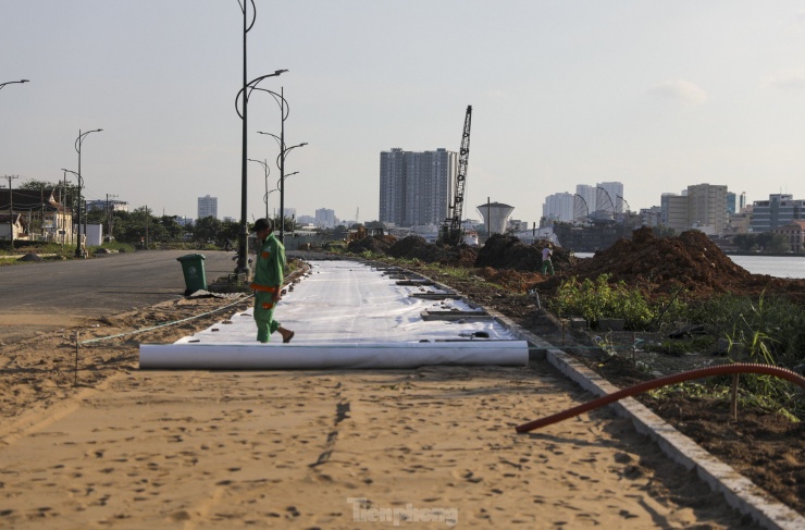 Cận cảnh thi công cải tạo bờ đông sông Sài Gòn đón Tết - 9