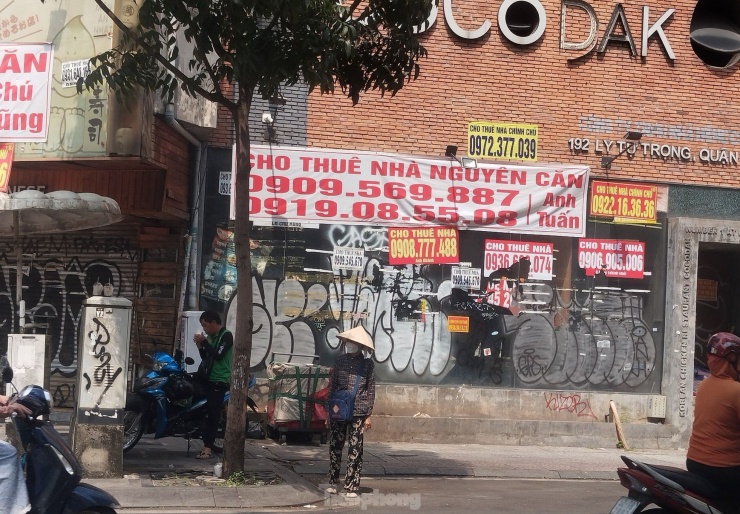 Hết thời ‘đẻ trứng vàng’, nhà mặt phố thi nhau rao bán - 4