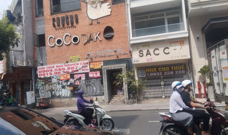 Hết thời ‘đẻ trứng vàng’, nhà mặt phố thi nhau rao bán - 6