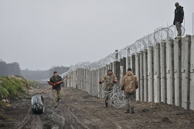 Căng thẳng Nga - Ukraine mới nhất ngày 13/11: Ukraine đặt 500.000 quả mìn dọc biên giới Nga, Belarus - 1