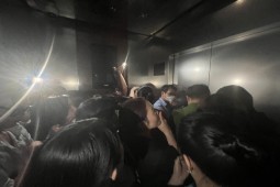 Vụ thang máy toà nhà cao nhất Hà Nội dừng đột ngột vì mất điện: Cô gái sợ hãi kể lại giây phút mắc kẹt