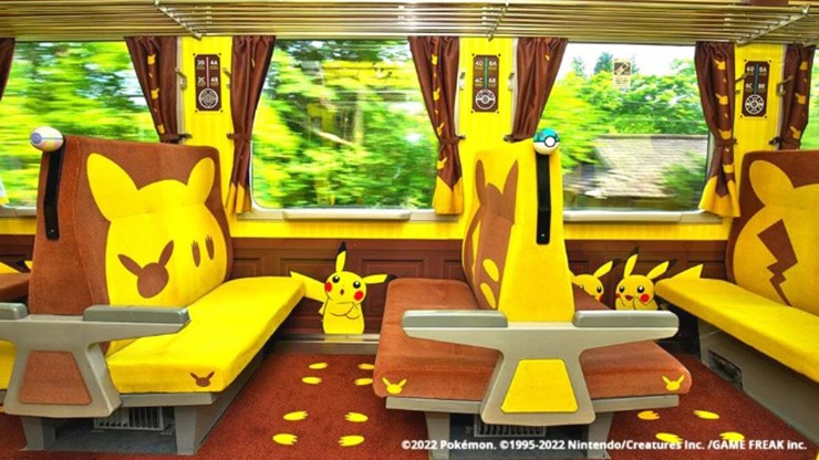 Bắt đầu vào năm 2012, POKÉMON with YOU Train được tạo ra nhằm mang lại nụ cười cho trẻ em ở vùng Tohoku bị ảnh hưởng bởi trận động đất và sóng thần năm 2011. Trước đây có nhiều loại Pokémon khác nhau, nhưng từ lần cải tạo vào tháng 7 năm 2017, con tàu đã&nbsp;trở thành thiết kế Pikachu tươi sáng và vui tươi hiện tại.&nbsp;
