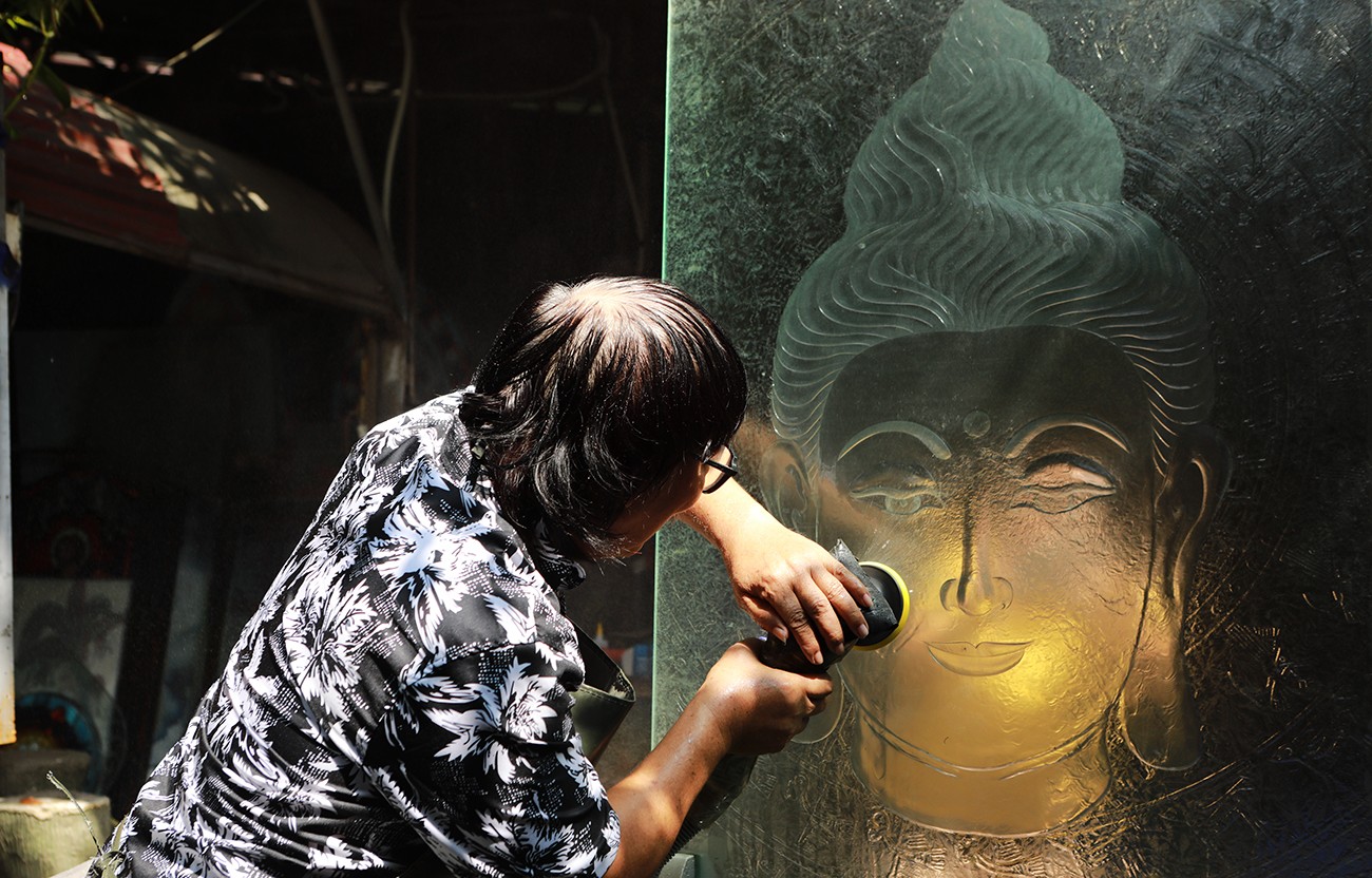 Gặp gỡ “thầy phù thủy” trong làng điêu khắc tranh kính Việt Nam - 6