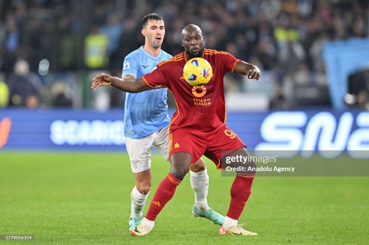 Lazio và AS Roma cầm chân nhau trên Stadio Olimpico