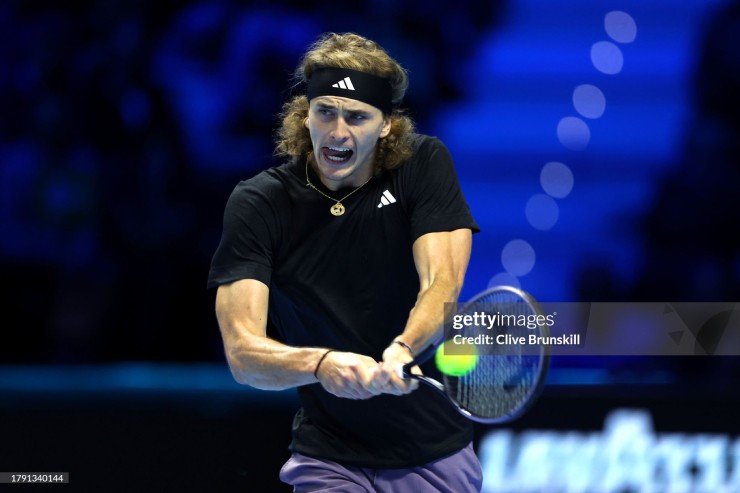 Zverev khuất phục Alcaraz ở trận ra quân