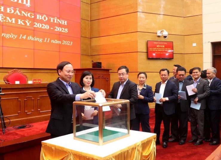 Ông Cao Tường Huy được giới thiệu để bầu làm Chủ tịch UBND tỉnh Quảng Ninh - 1