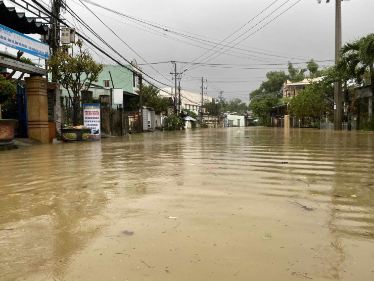 Dự báo trong tối nay, nước sẽ lên nhanh ở huyện Đại Lộc và đạt đỉnh ở mức báo động 3.