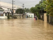 Tin tức trong ngày - &quot;Tôi ám ảnh cái cảnh chạy lũ này lắm, năm nào cũng vậy&quot;