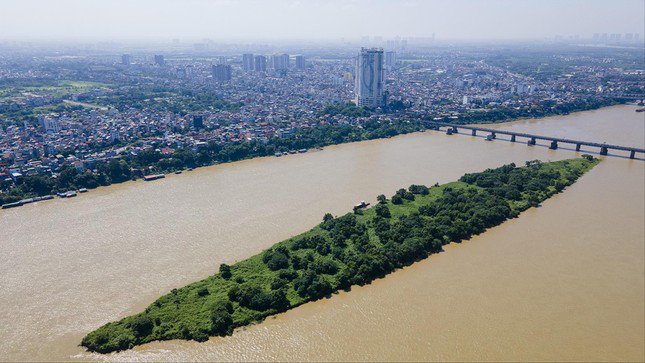 Bãi giữa sông Hồng rộng hàng trăm héc ta là không gian kỳ vọng cho phố đi bộ