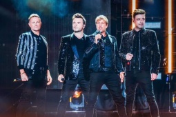 Hé lộ sân khấu Westlife diễn tại Việt Nam, có 1 chi tiết khác hẳn với các show trước