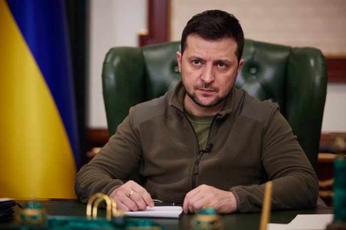 Tổng thống Vladimir Zelensky thừa nhận Ukraine có thể sẽ rơi vào suy thoái nếu không có viện trợ từ phương Tây. Ảnh: Business Insider